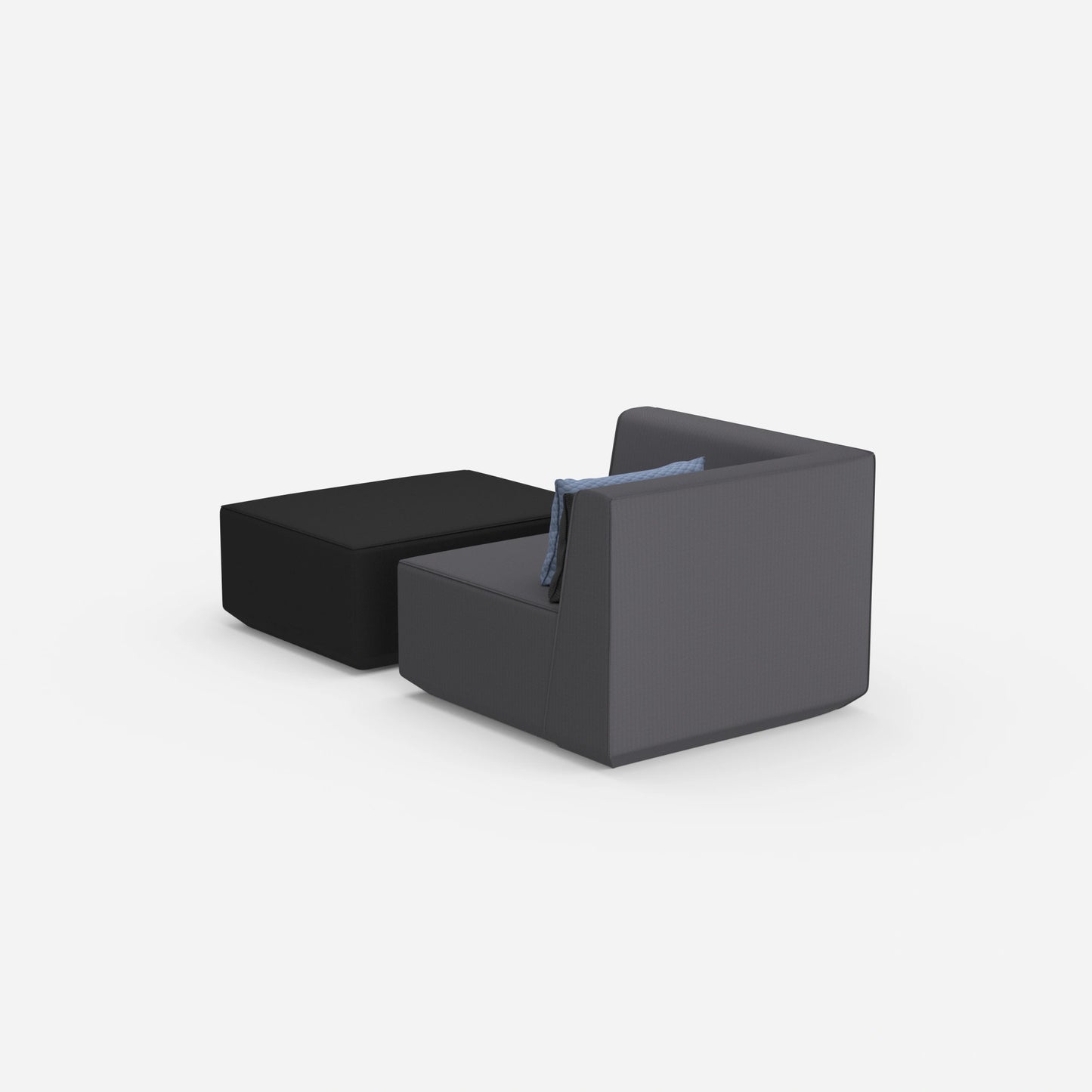 Gemütlicher Sessel mit Hocker von hinten