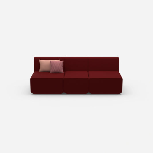 Rotes Dreisitzer Sofa von vorne