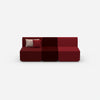 Rotes Dreisitzer Sofa von vorne
