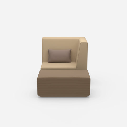Sessel für das Wohnzimmer beige von vorne