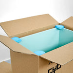 Mintfarbenes Würfelregal sorgfältig verpackt im Versandkarton mit Kantenschutz – Cubit Logo sichtbar