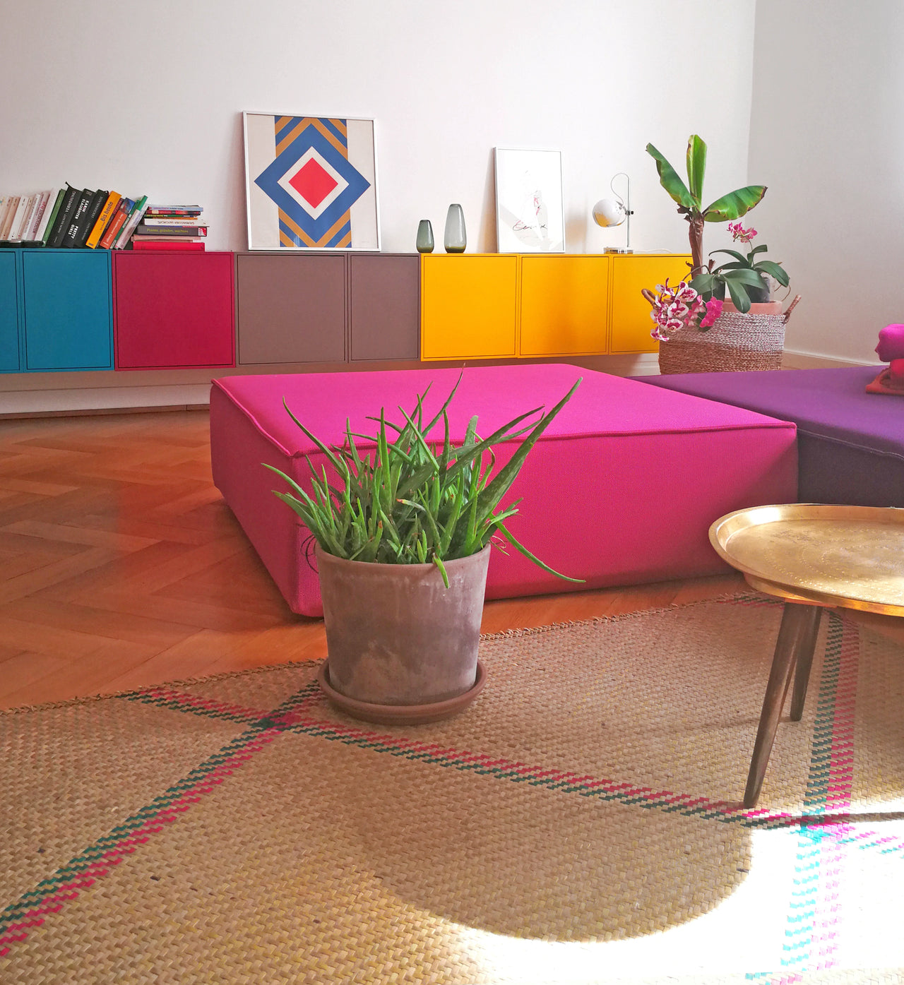 Cubit Lookbook shelving system 71