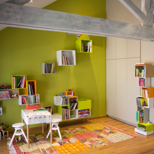 Wall-mounted shelving RK236 from the front