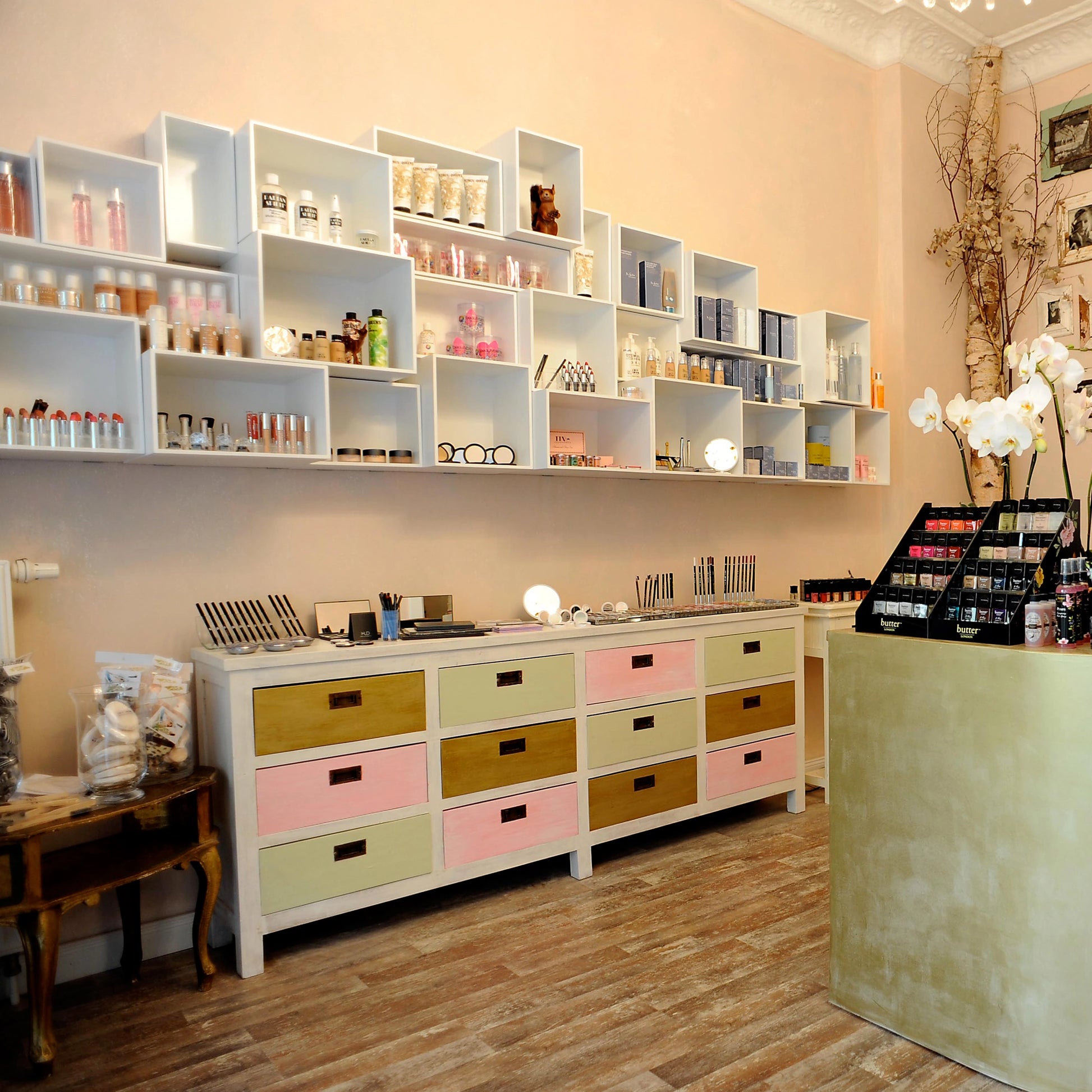 Wall-mounted shelving RK270 from the right-hand side