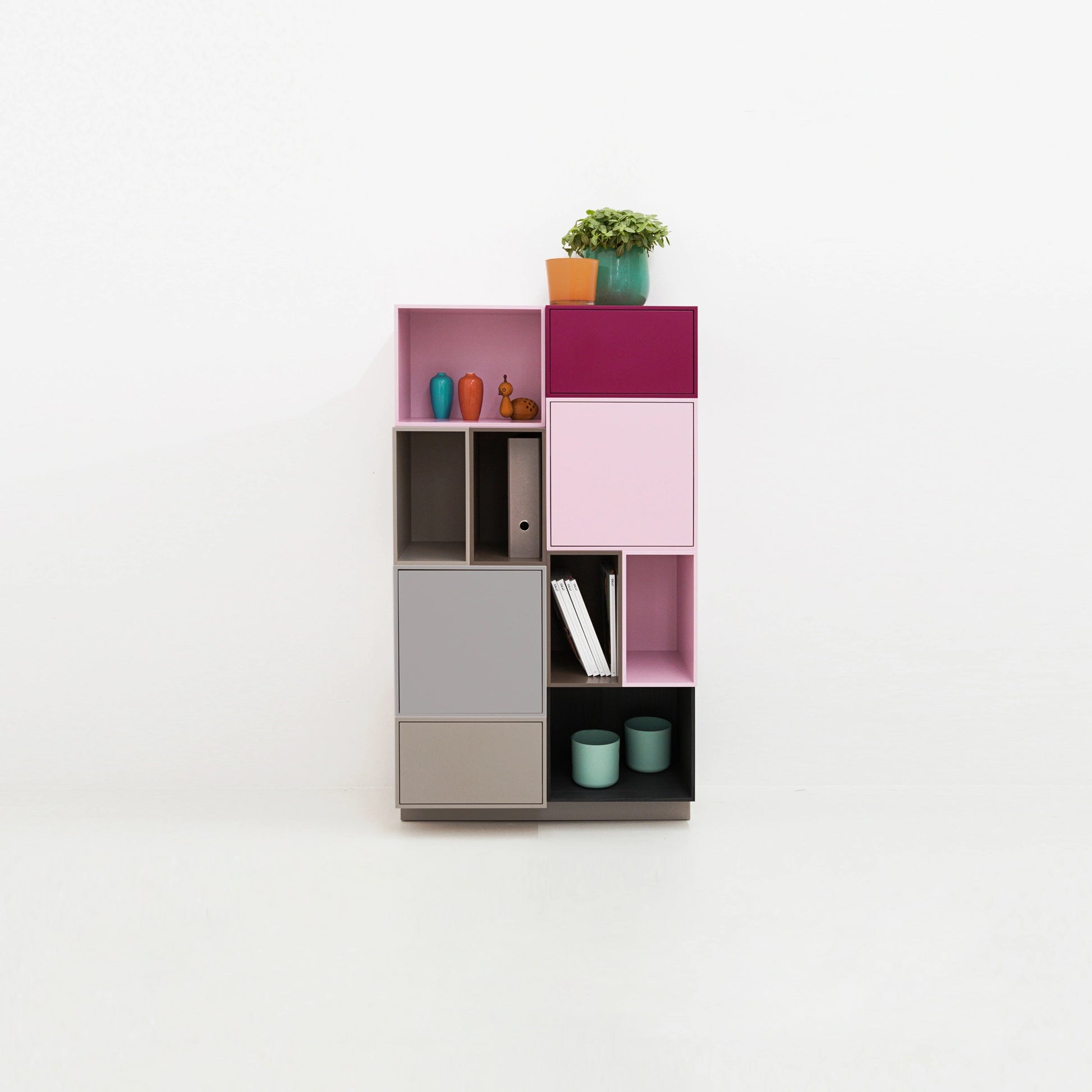 Niche shelving RK142 from the front