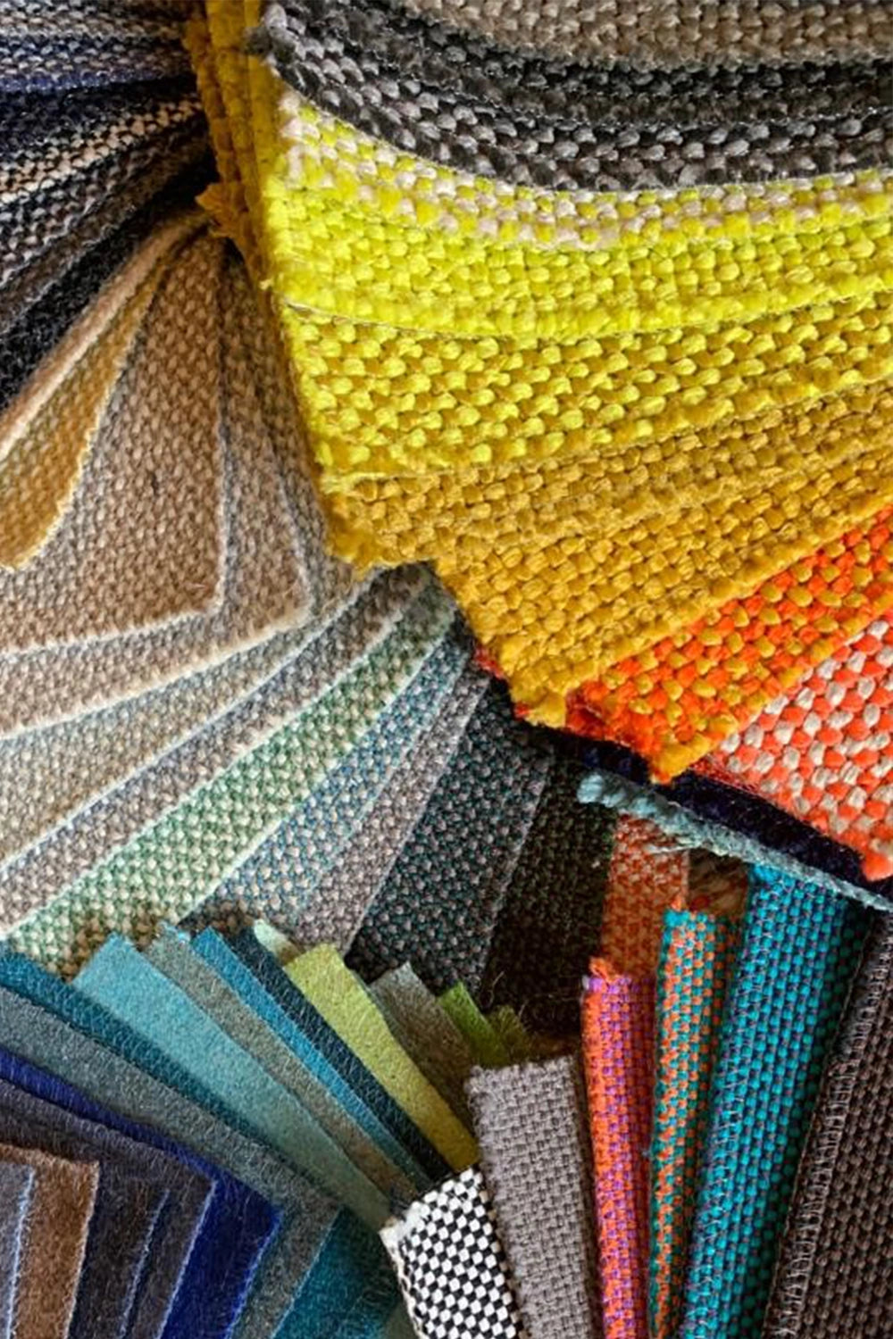 Overview of a wide range of fabric patterns to choose from for the Cubit sofa