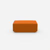 Pouf moderno arancione visto frontalmente
