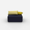 Pouf moderno quadrato visto frontalmente